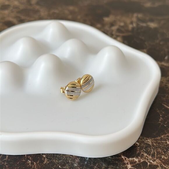 18K Stamped Real Gold Two Toned Gold Ribbed Circle Stud Earrings - Picture 3 of 6